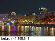Moscow, Russia - September 11, 2022: Long exposure photography of cityscape during autumn night. Blurred lights of city. Reflection on the Moscva river surface. Lotte Plaza and Azimut hotel. Редакционное фото, фотограф YuryKara / Фотобанк Лори