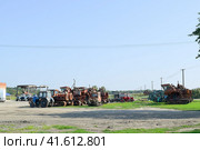 Open-air garage for agricultural machinery. Old tractors, combines and towed equipment. Стоковое фото, фотограф Леонид Еремейчук / Фотобанк Лори