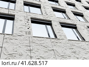 Modern housing style constructed of white techno panels exterior (2022 год). Редакционное фото, фотограф Константин Григорьев / Фотобанк Лори