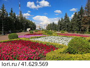 Сквер у памятника Салавату Юлаеву в Уфе (2023 год). Редакционное фото, фотограф Римма Тельнова / Фотобанк Лори