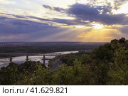 Закат над рекой Белая в городе Уфа (2023 год). Стоковое фото, фотограф Римма Тельнова / Фотобанк Лори