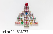 Video of unusual Christmas tree made of twisted Russian ruble banknotes and coins on white background. Concept of New Year payments, bonuses, annual budget planning. Financial and money backdrop. Стоковое видео, видеограф Виктория Катьянова / Фотобанк Лори