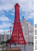 Voronezh, Russia, July 16, 2023: Red tower of Rosseti in summer. Редакционное фото, фотограф Катерина Белякина / Фотобанк Лори