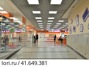 Moscow, Russia - Nov 1. 2023. DNS network store selling household appliances in department store Moskovsky. Редакционное фото, фотограф Володина Ольга / Фотобанк Лори
