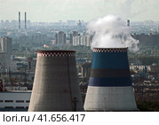 Вид на Санкт-Петербург со стороны труб теплоцентрали (2010 год). Редакционное фото, агентство "SPb vedomosti" / Фотобанк Лори