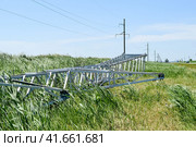 Assembly and installation of new support of a power line. Стоковое фото, фотограф Леонид Еремейчук / Фотобанк Лори