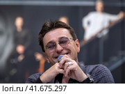 Народный артист, художественный руководитель Московского губернского театра Сергей Безруков во время творческой встречи со зрителями на ВДНХ в городе Москве, Россия (2023 год). Редакционное фото, фотограф Николай Винокуров / Фотобанк Лори
