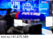 Студия информационной телевизионной программы Россия Вести на Международной выставка-форуме "Россия" на территории выставочного комплекса ВДНХ в городе Москве, Россия (2023 год). Редакционное фото, фотограф Николай Винокуров / Фотобанк Лори