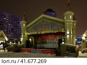 Moscow - January 28, 2020. Sideview of Moskovskie Yarmarki entertainment center built in medieval european style in Pererva street. Night view. Московские Ярмарки в средневековом стиле. Редакционное фото, фотограф Александр Кузнецов / Фотобанк Лори