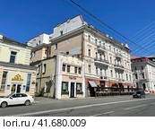 Россия, город Владивосток, улица Светланская, дом 55, дом Штейнбаха, 1901-1902 годы постройки, дом 53, строение 3 - доходный дом Брюгина 1893 год. Редакционное фото, фотограф Овчинникова Ирина / Фотобанк Лори