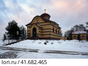 Moscow - February 7, 2020. Vlasiy and Kharalampiy church in Borisovskie Prudy street. Winter dusk view. Храм священномучеников Власия и Харалампия в Борисово, Москва. Редакционное фото, фотограф Александр Кузнецов / Фотобанк Лори