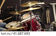 A musician drummer plays a drum kit in a recording studio. Drumming in the rehearsal base. Стоковое видео, видеограф Андрей Журавлев / Фотобанк Лори