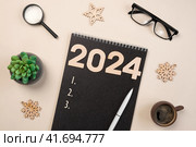 New Year Aims 2024. To Do List. Empty Notebook at the Desk with Holiday Decoration. Top view. Creating Plan, Resolution. New Life, Start Up, Beginning Concept. Business ideas. Goals, action, checklist. Стоковое фото, фотограф Марина Демидюк / Фотобанк Лори