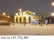 Saint Petersburg - March 11, 2023. Ground hall of Narvskaya underground station in Stachek square of St Petersburg. Winter night view. Наземный вестибюль станции метро Нарвская, Площадь Стачек, Санкт-Петербург. Редакционное фото, фотограф Александр Кузнецов / Фотобанк Лори