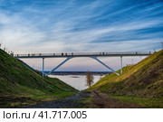Пешеходный мост через Сергиевский овраг (Нижний Новгород) (2023 год). Редакционное фото, фотограф Илья Старков / Фотобанк Лори