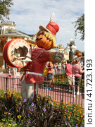 Walt Disney World Magic Kingdom in Orlando, Florida. Pumpkin. Happy Halloween (2014 год). Редакционное фото, фотограф Екатерина Каляева / Фотобанк Лори