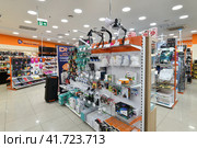Moscow, Russia - Nov 11. 2023. DNS network store selling household appliances in Iridium shopping center in Zelenograd. Редакционное фото, фотограф Володина Ольга / Фотобанк Лори