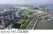 Aerial photo of Russian city Kazan with view of Kazan Kremlin and Volga River. Стоковое видео, видеограф Яков Филимонов / Фотобанк Лори