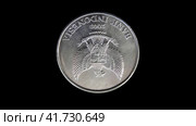 Аверси монеты 500 рупий, Индонезия. Rotating obverse of Indonesia coin 500 rupees 2003, isolated in black background. Close up view. Стоковая анимация, аниматор Александр Кузнецов / Фотобанк Лори