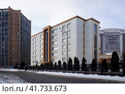 Moscow - February 6, 2021. Administrative building of Electrozavod factory in Elektrozavodskaya street. Winter view. Административное здание на Электрозаводской, Москва. Редакционное фото, фотограф Александр Кузнецов / Фотобанк Лори