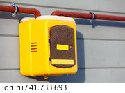 Gas flow counter is on house wall at winter season. Стоковое фото, фотограф Кекяляйнен Андрей / Фотобанк Лори
