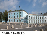 Суворовская площадь, дом 2, стр. 1 и стр. 2 в Москве, Россия (2023 год). Редакционное фото, фотограф Елена Коромыслова / Фотобанк Лори