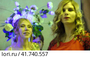 Нижний Новгород, Россия, ул. Малая Ямская, 78а, 26.08.2023. Красивая девушка танцует на дискотеке. Кадры высокого качества в формате 4k Nizhny Novgorod, Russia, 78a Malaya Yamskaya str., 26.08.2023. A beautiful girl is dancing at a disco. Редакционное видео, видеограф Egor Sarantstv / Фотобанк Лори