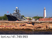 Корабль-музей эсминец "Беспокойный" в Кронштадте (2022 год). Редакционное фото, фотограф Роман Рожков / Фотобанк Лори