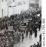 Демонстрация трудящихся Москвы против самодержавия. Февраль 1917 года. Редакционное фото, фотограф Сергей Елизарьев / Фотобанк Лори