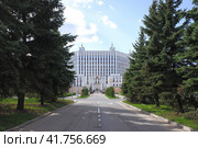 Военная Академия Генерального Штаба Вооруженных Сил РФ, проспект Вернадского, Москва. Building of Russian Military Academy in Vernadskogo prospect. Sunny spring view. (2023 год). Стоковое фото, фотограф Александр Кузнецов / Фотобанк Лори