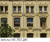 Здание казначейства России, улица Ильинка, Москва. Wall of the building of Exchequer Chamber, Ministry of Finance of Russian Federation. (2019 год). Стоковое фото, фотограф Александр Кузнецов / Фотобанк Лори