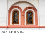 Окно корпуса наместнических келий. Иверский монастырь (2018 год). Стоковое фото, фотограф Александр Щепин / Фотобанк Лори