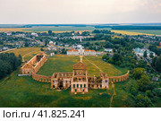 Вид сверху на развалины дворца в Ружанах, Беларусь. Стоковое фото, фотограф Александр Салук / Фотобанк Лори