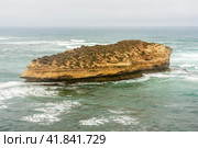 Beautiful small island near Great Ocean Road , Port Campbell National Park, Australia (2009 год). Стоковое фото, фотограф VittoriaChe / Фотобанк Лори