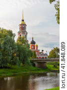 Воскресенский собор. Соборный мост через Порусью. Старая Русса, Новгородская область (2020 год). Редакционное фото, фотограф Александр Щепин / Фотобанк Лори