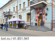 Город Казань. Чайхана "Мархаба". Улица Баумана, дом 7/10 (2023 год). Редакционное фото, фотограф Александр Тараканов / Фотобанк Лори