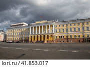 Нижегородский государственный педагогический университет имени Козьмы Минина. Бывшее здание нижегородской семинарии (2023 год). Редакционное фото, фотограф Юлия Бабкина / Фотобанк Лори
