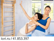 women practice precise chokehold. Стоковое фото, фотограф Яков Филимонов / Фотобанк Лори