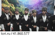 Мужская хоровая капелла "Илли" Чеченской государственной филармонии им. Аднана Шахбулатова выступает на стенде Чеченской Республики на выставке-форуме "Россия" на ВДНХ в городе Москве, Россия (2023 год). Редакционное видео, видеограф Николай Винокуров / Фотобанк Лори
