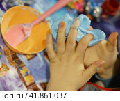 Photography of slime preparation. Master Class. Children' hands. Concepts of education, skills  development, game and childhood. Стоковое фото, фотограф YuryKara / Фотобанк Лори
