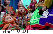 Народный аутентичный казачий ансамбль "Некрасовские казаки" (Левокумский округ) исполняет русскую народную песню "Я пучочки вязала" в городе Москве, Россия (2023 год). Редакционное видео, видеограф Николай Винокуров / Фотобанк Лори