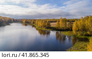 Осенний пейзаж озеро лес и облачное небо. Стоковое фото, фотограф Оксана Владимировна Грачева / Фотобанк Лори