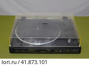 Sanyo turntable, vinyl player. Vintage analog player. (2020 год). Редакционное фото, фотограф Леонид Еремейчук / Фотобанк Лори