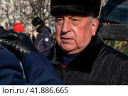Председатель комитета Госдумы РФ по развитию Дальнего Востока и Арктики Николай Харитонов во время митинга сторонников партии КПРФ в городе Москве, Россия (2023 год). Редакционное фото, фотограф Николай Винокуров / Фотобанк Лори
