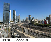 View of the Ayalon highway between Tel Aviv and Ramat Gan (2023 год). Редакционное фото, фотограф Irina Opachevsky / Фотобанк Лори
