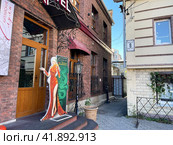 Гостиница Nina Hotel Arbat на улице Адмирала Фокина осенью. Владивосток, Россия. Редакционное фото, фотограф Овчинникова Ирина / Фотобанк Лори