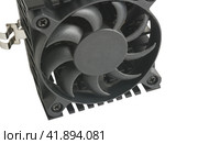 Вентилятор охлаждения процессора компьютера на белом фоне. CPU cooler with cooling radiator on a white background. Стоковое фото, фотограф Татьяна Д / Фотобанк Лори