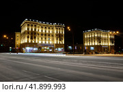 Central square of city Nizhny Tagil in night (2023 год). Редакционное фото, фотограф Евгений Ткачёв / Фотобанк Лори