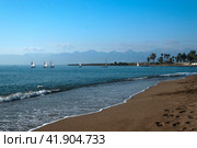 Antalya beach in winter in the early bright morning. Antalya. Turkey. 01.01.2023. Стоковое фото, фотограф Ярославский Максим / Фотобанк Лори