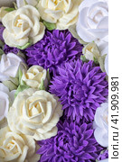 Zephyr bouquet of flowers in a gift box on a light background. Zephyr with a minimum amount of sugar. a natural product. Стоковое фото, фотограф Ирина Ручушкина / Фотобанк Лори